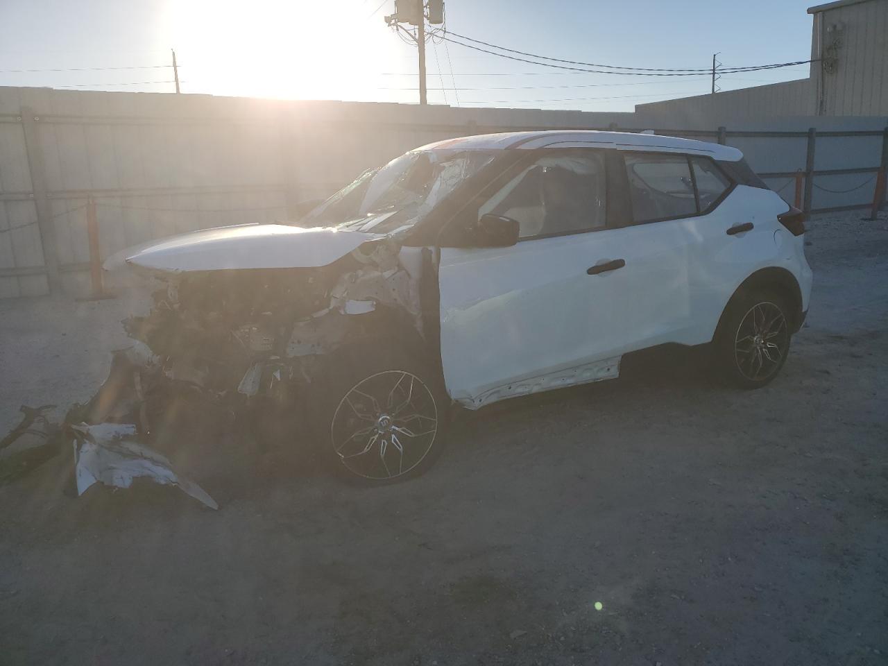 NISSAN KICKS S