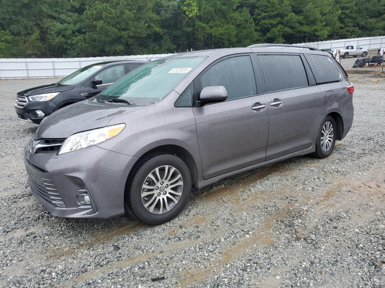 TOYOTA SIENNA XLE