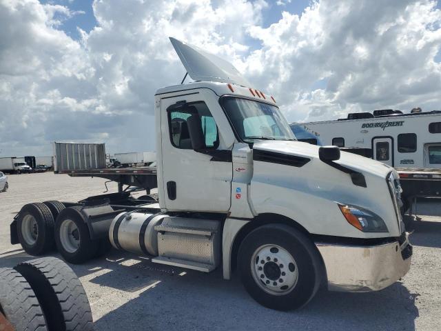 FREIGHTLINER CASCADIA 1