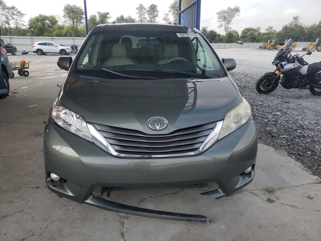 TOYOTA SIENNA XLE
