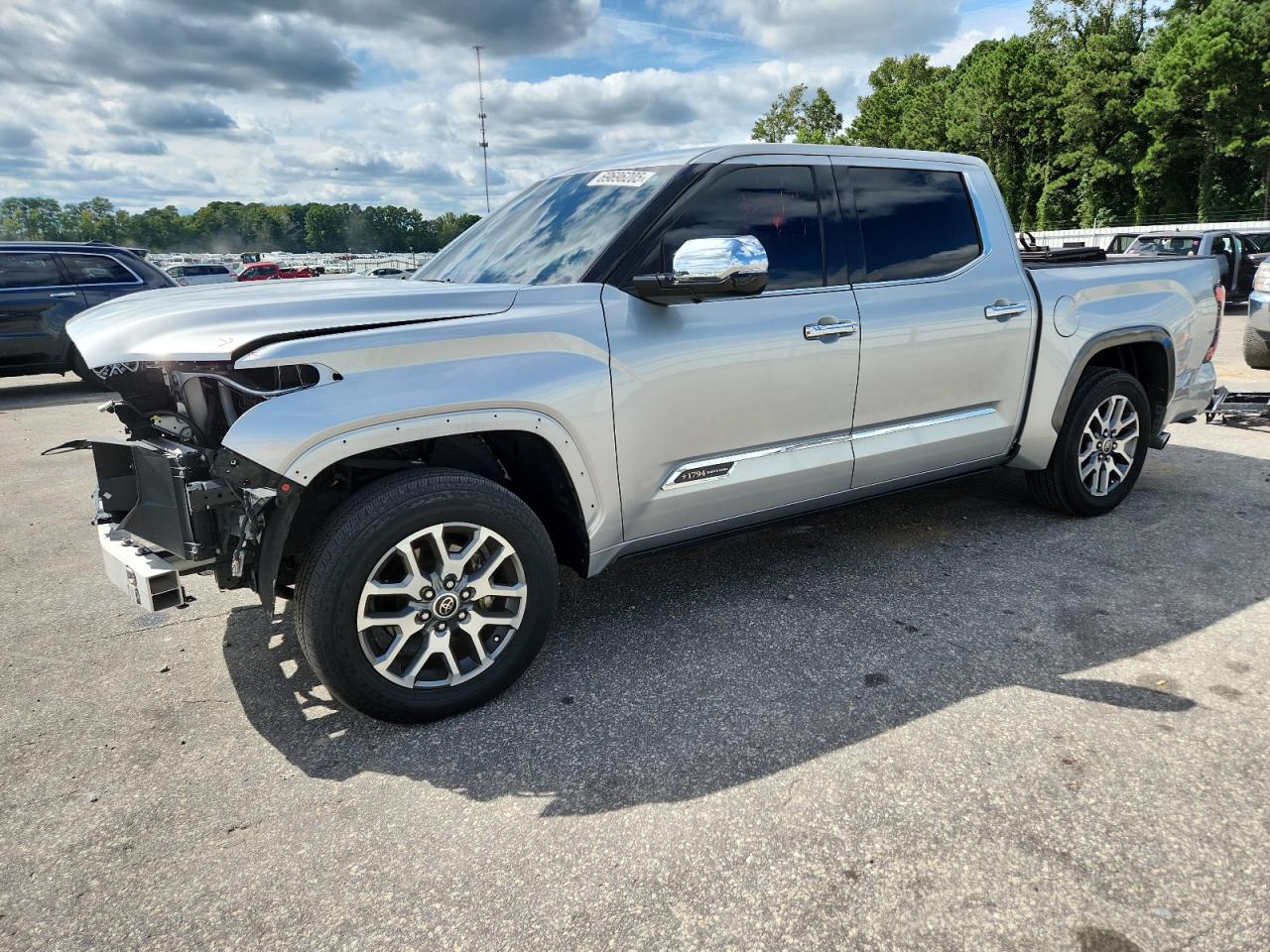 TOYOTA TUNDRA CREWMAX PLATINUM