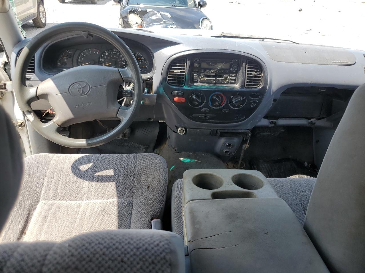 Lot #3239321112 2000 TOYOTA TUNDRA ACC