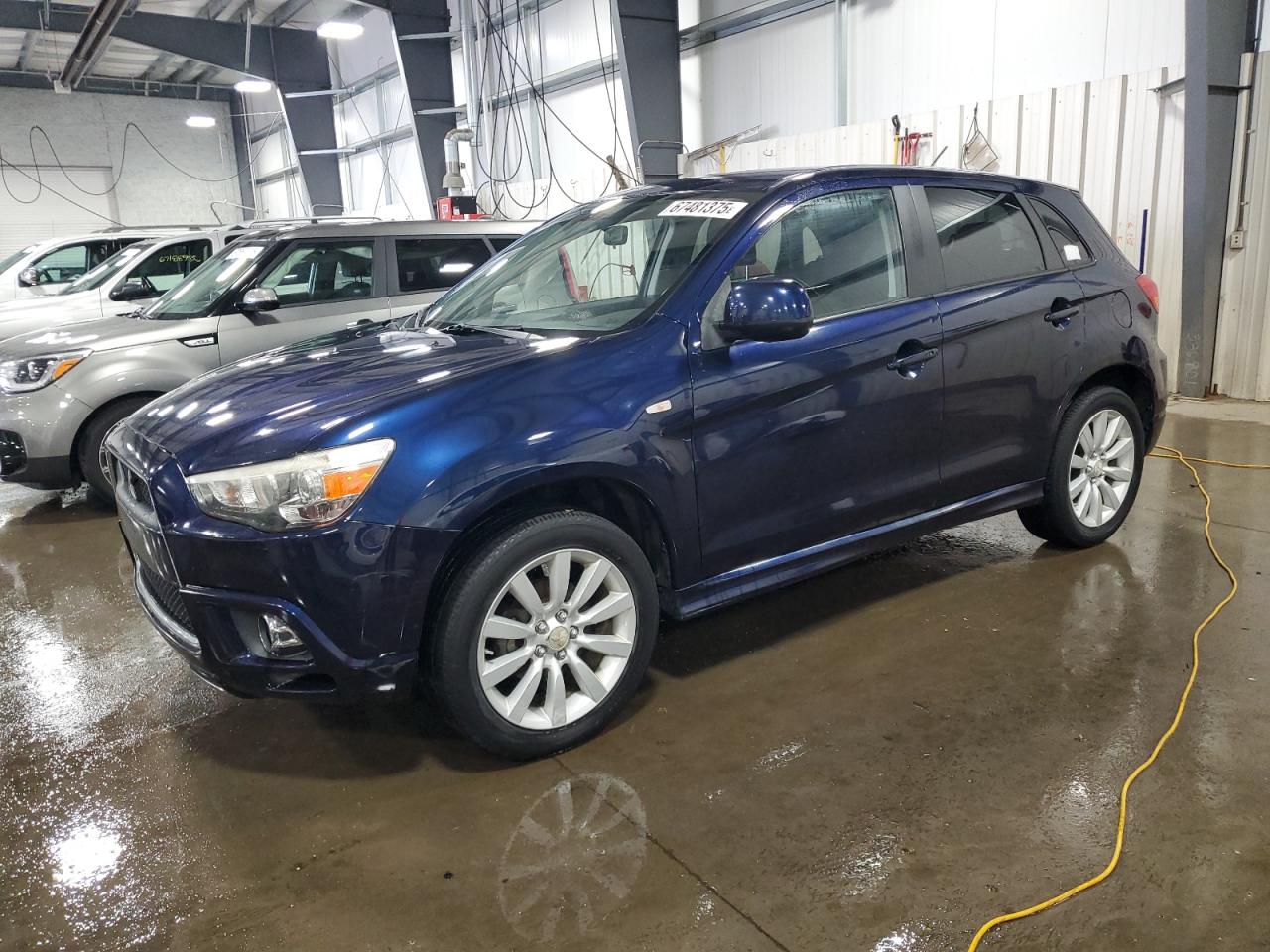 MITSUBISHI OUTLANDER SE