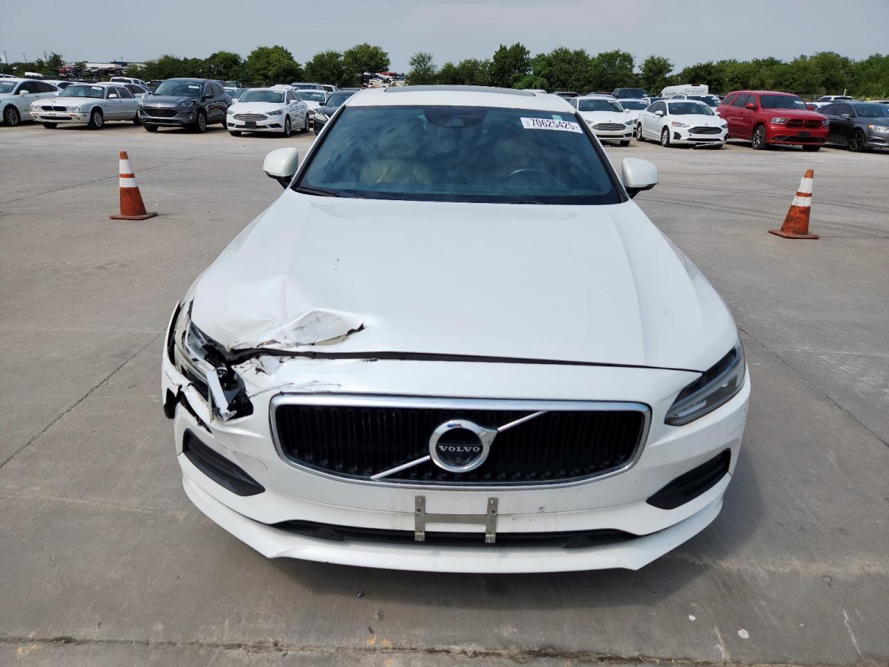 VOLVO S90 T6 MOMENTUM