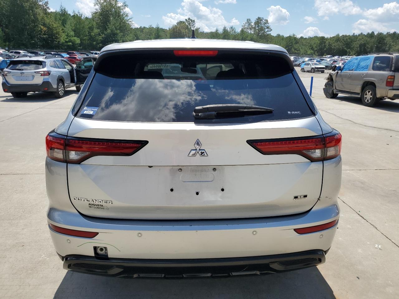 MITSUBISHI OUTLANDER SE