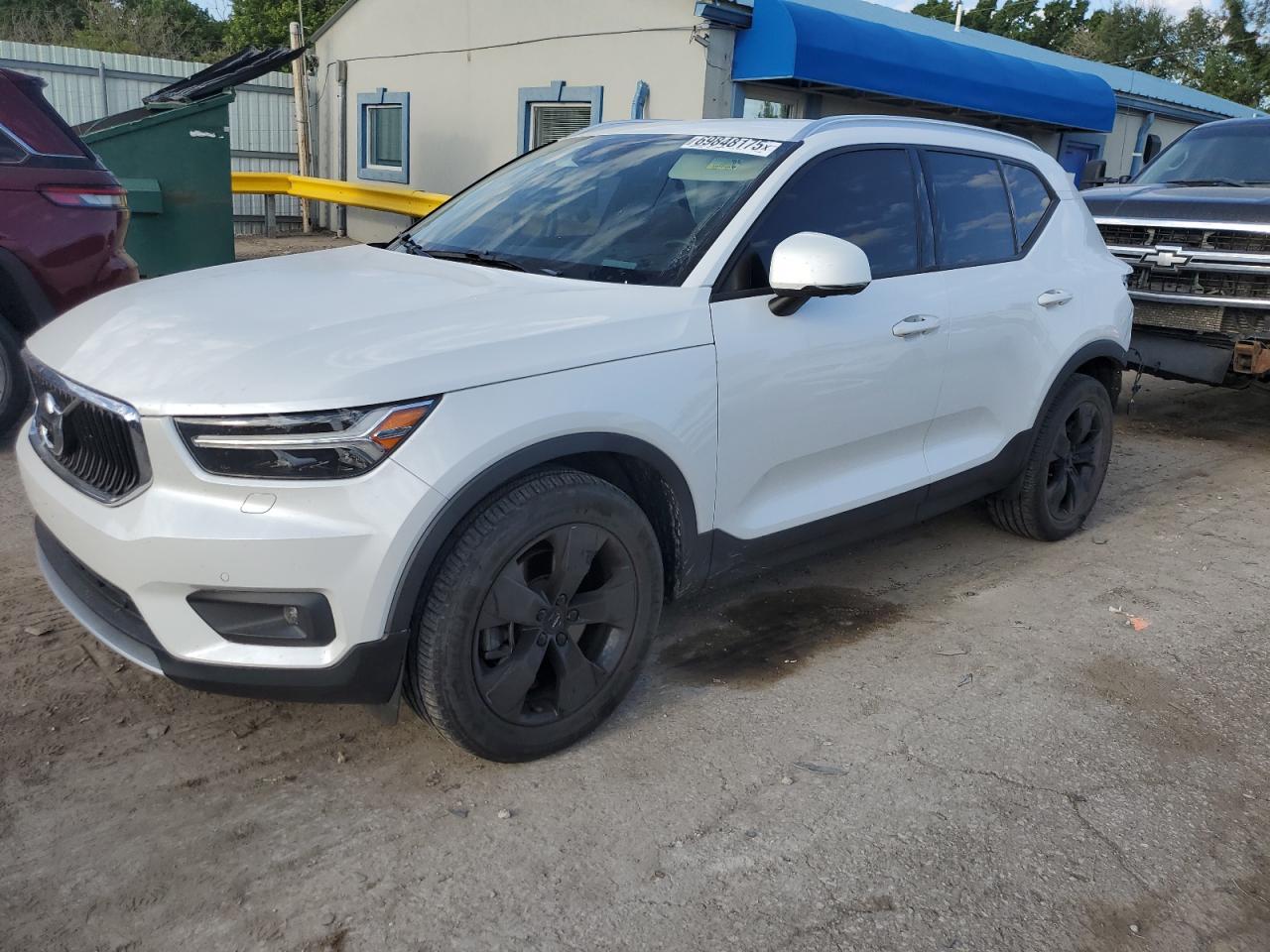 VOLVO XC40 T5 MOMENTUM