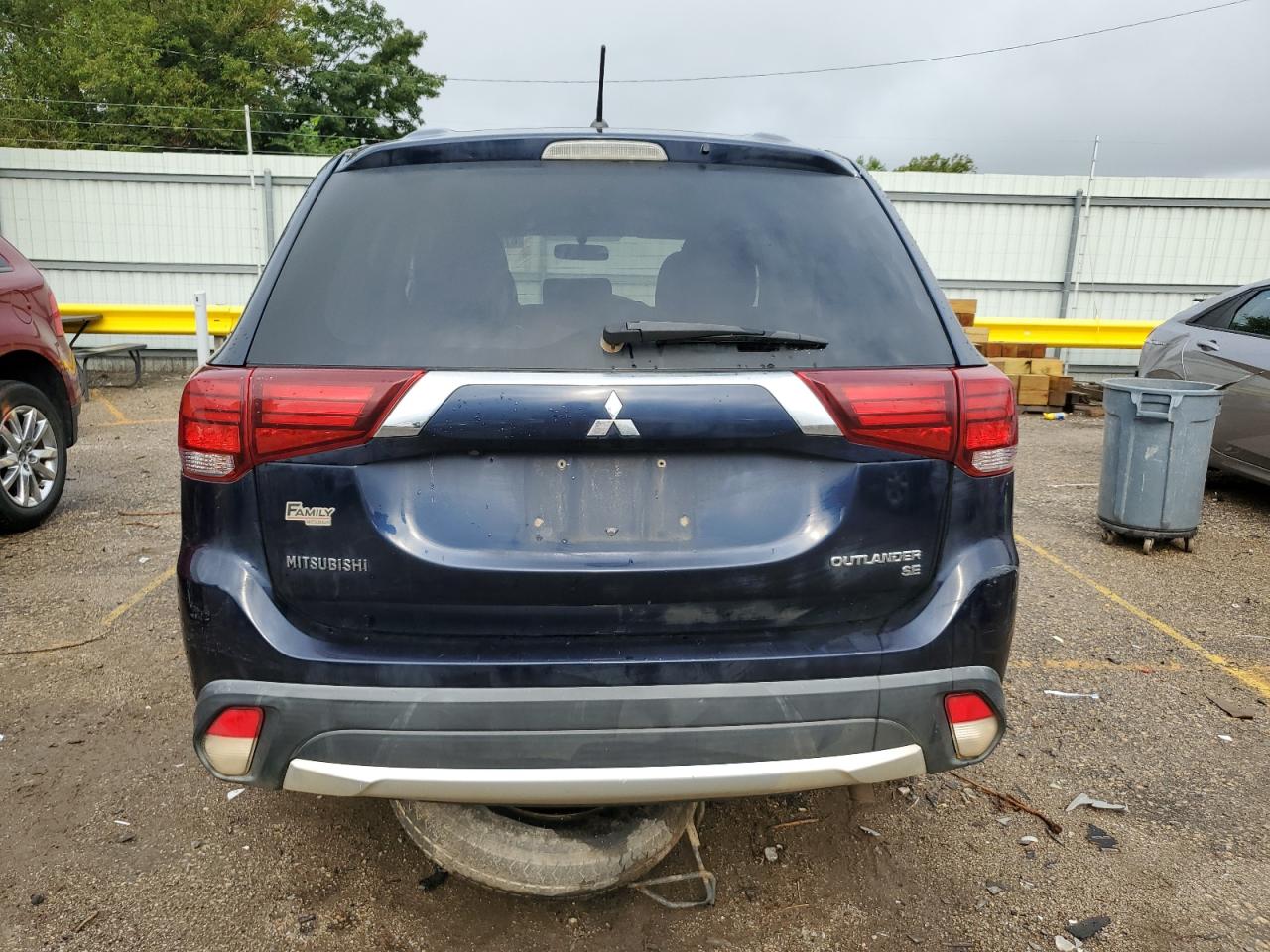MITSUBISHI OUTLANDER SE