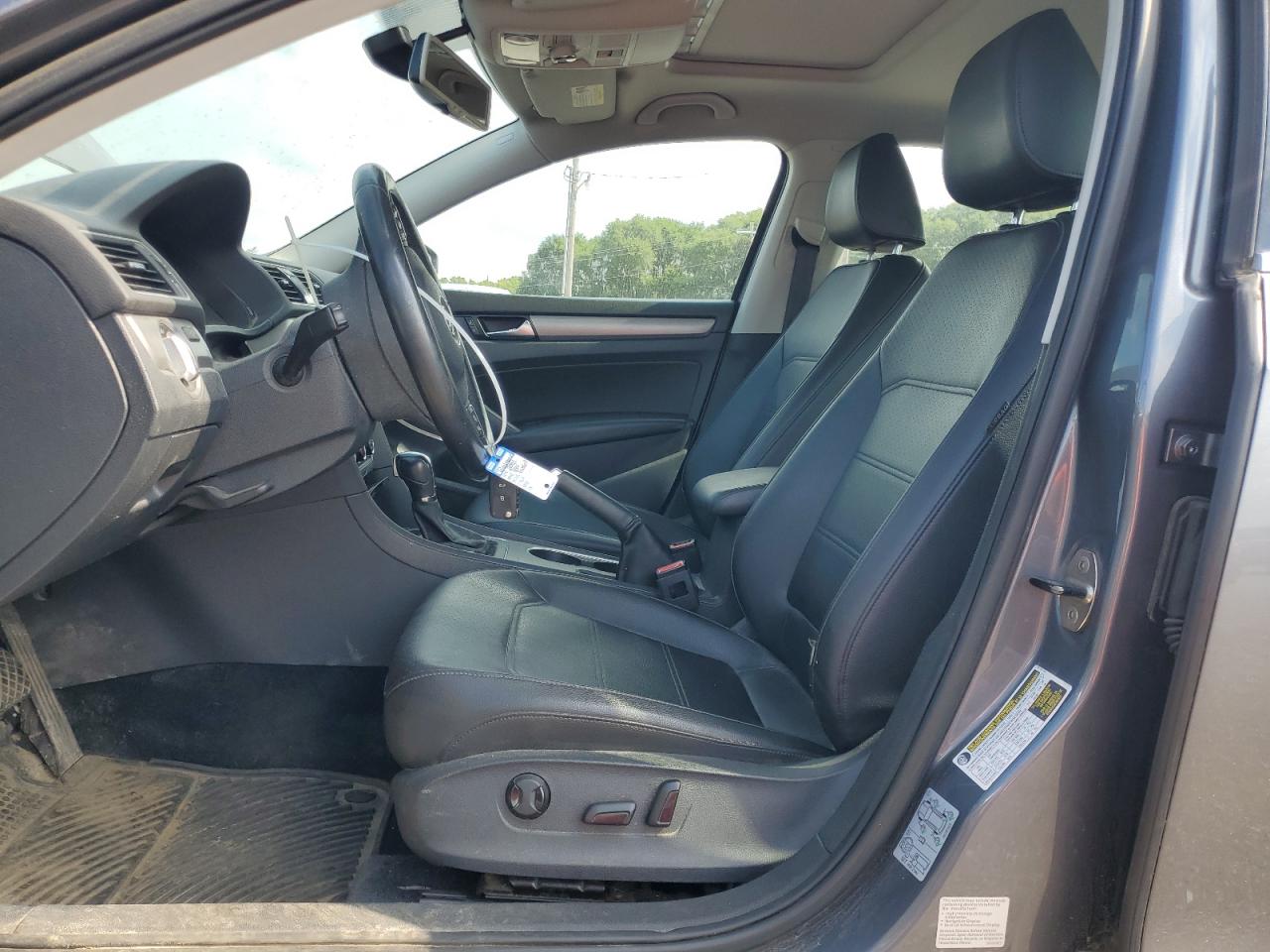 VOLKSWAGEN PASSAT SE