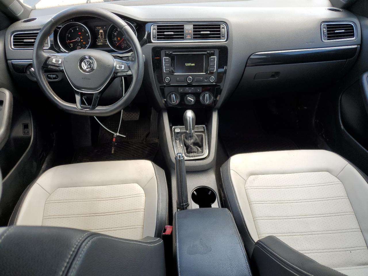 VOLKSWAGEN JETTA SE