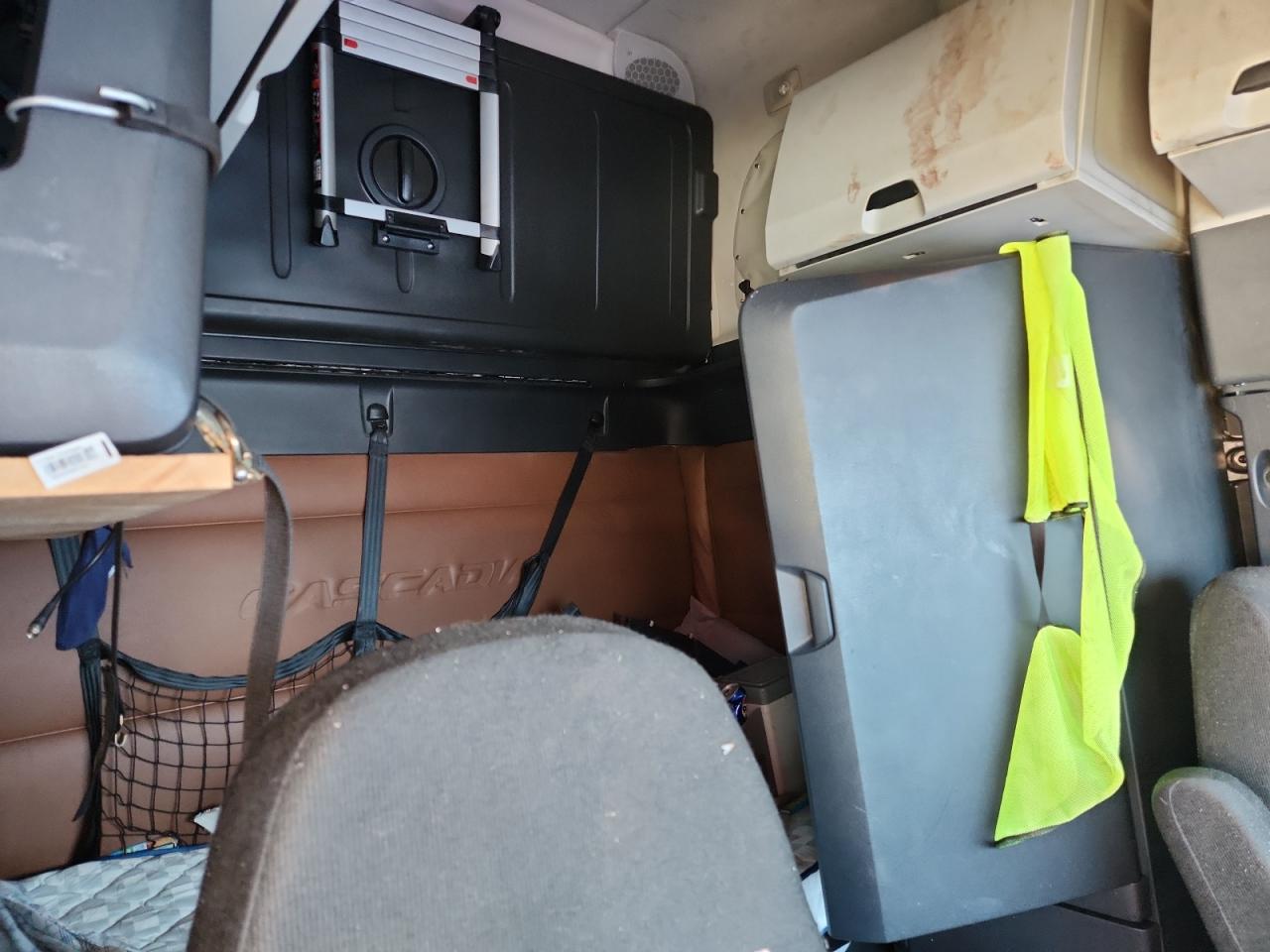 Lot #3264523500 2019 FREIGHTLINER CASCADIA 1