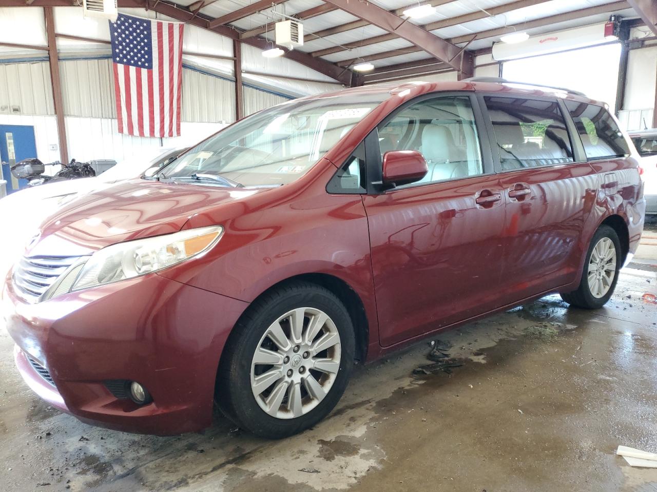 TOYOTA SIENNA XLE