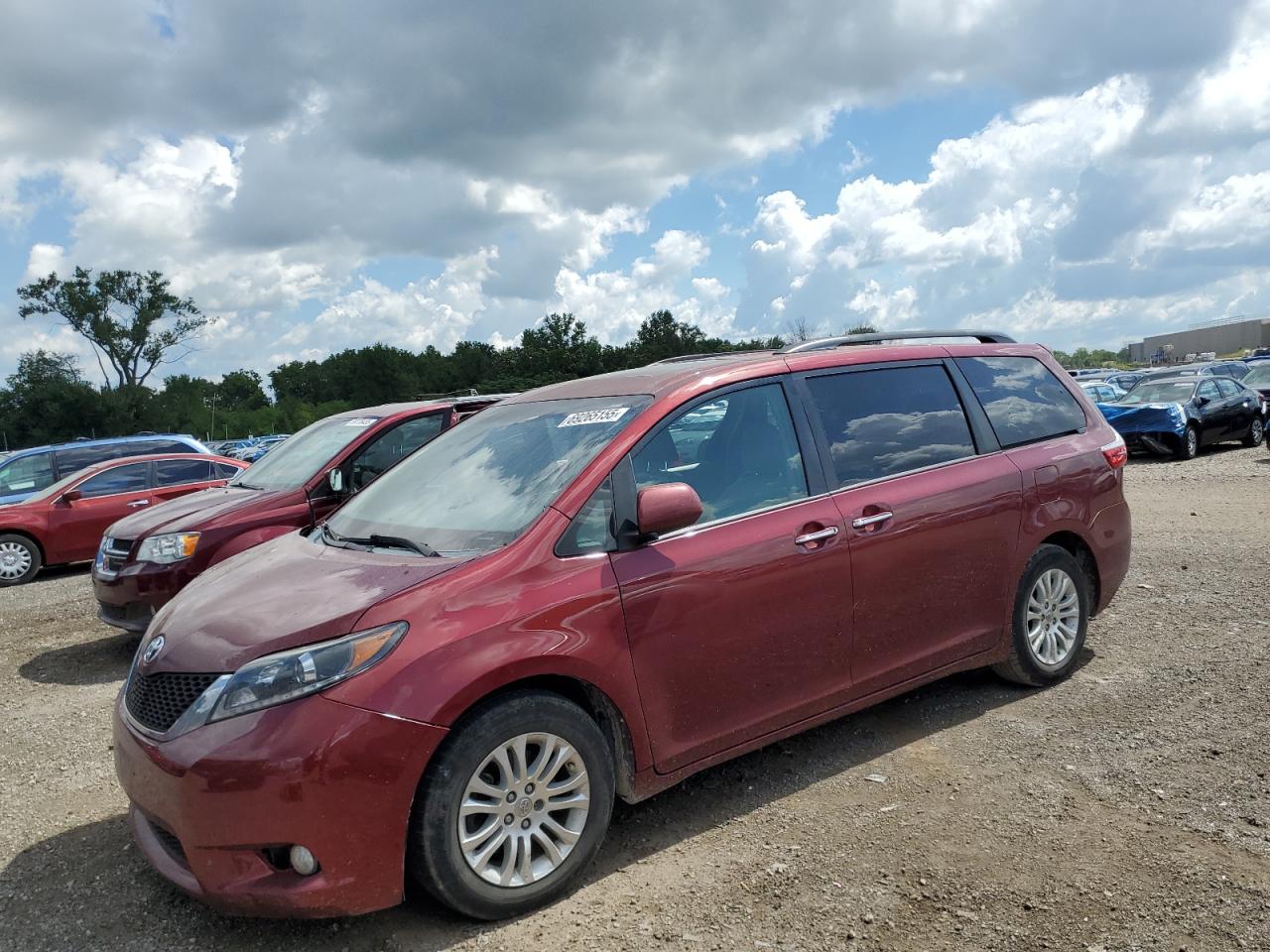 Lot #3230369652 2015 TOYOTA SIENNA XLE