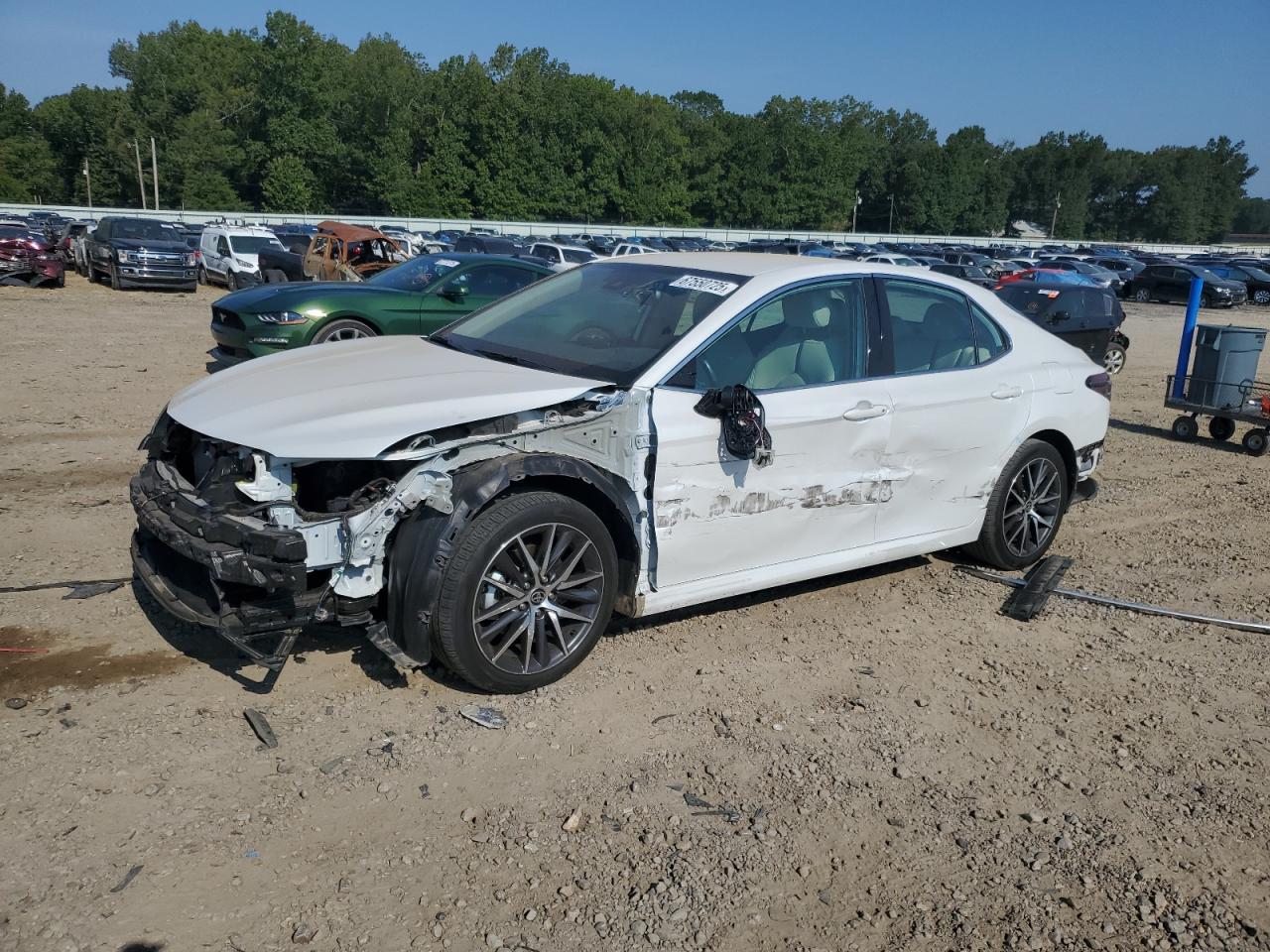 TOYOTA CAMRY XLE