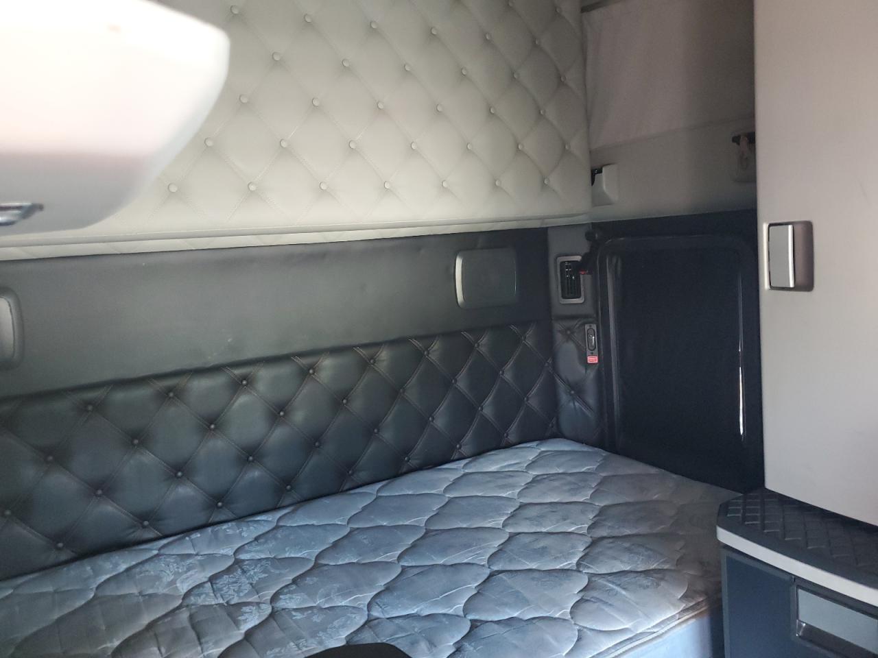 Lot #3284625335 2022 KENWORTH T680