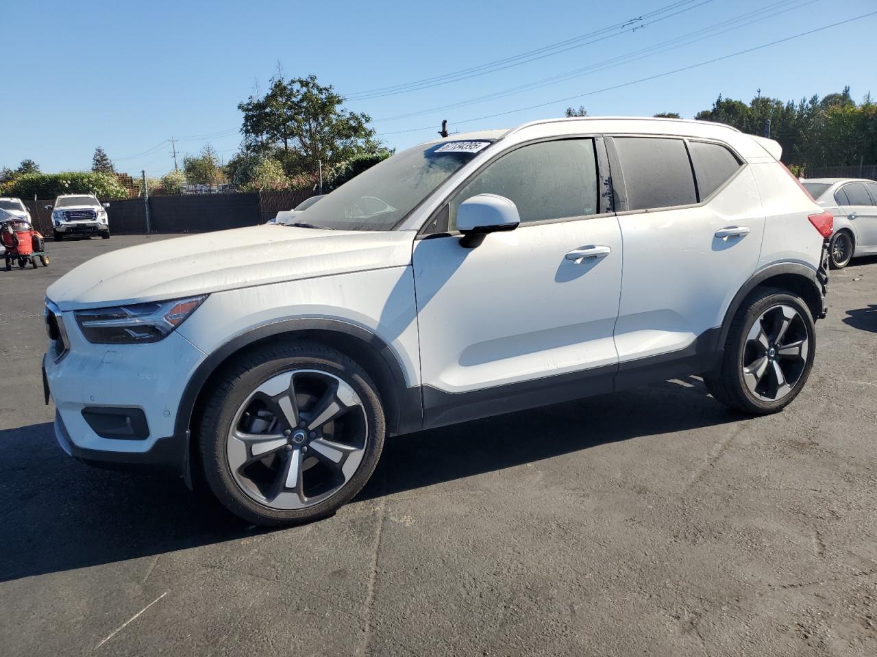 VOLVO XC40 T5 MOMENTUM