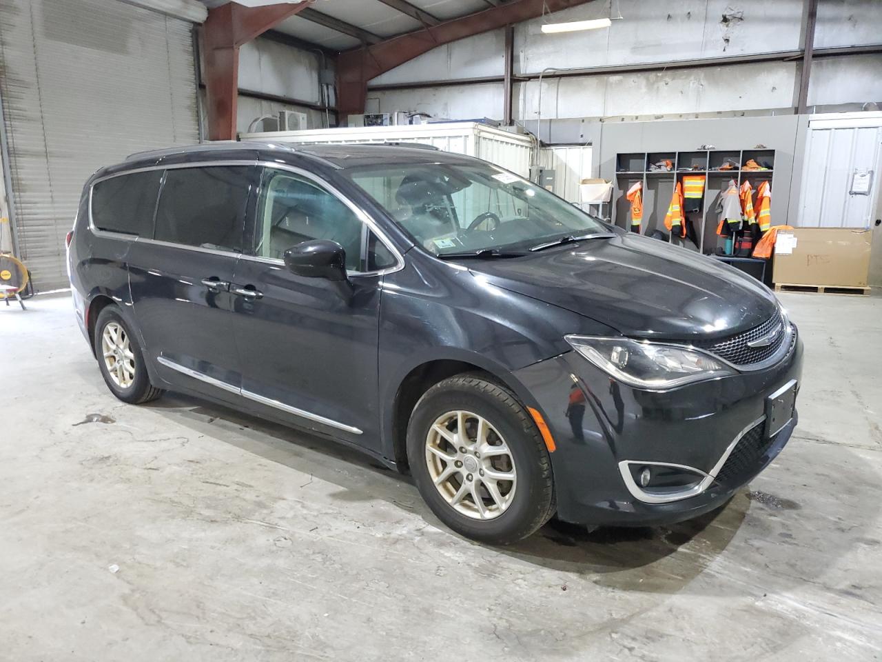 CHRYSLER PACIFICA TOURING L