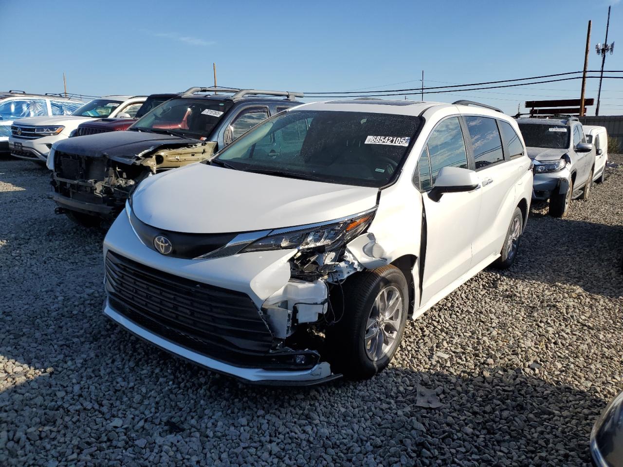 TOYOTA SIENNA XLE