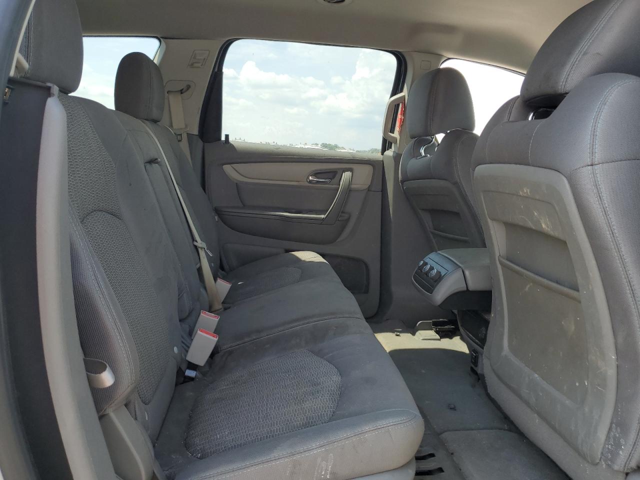 CHEVROLET TRAVERSE LS