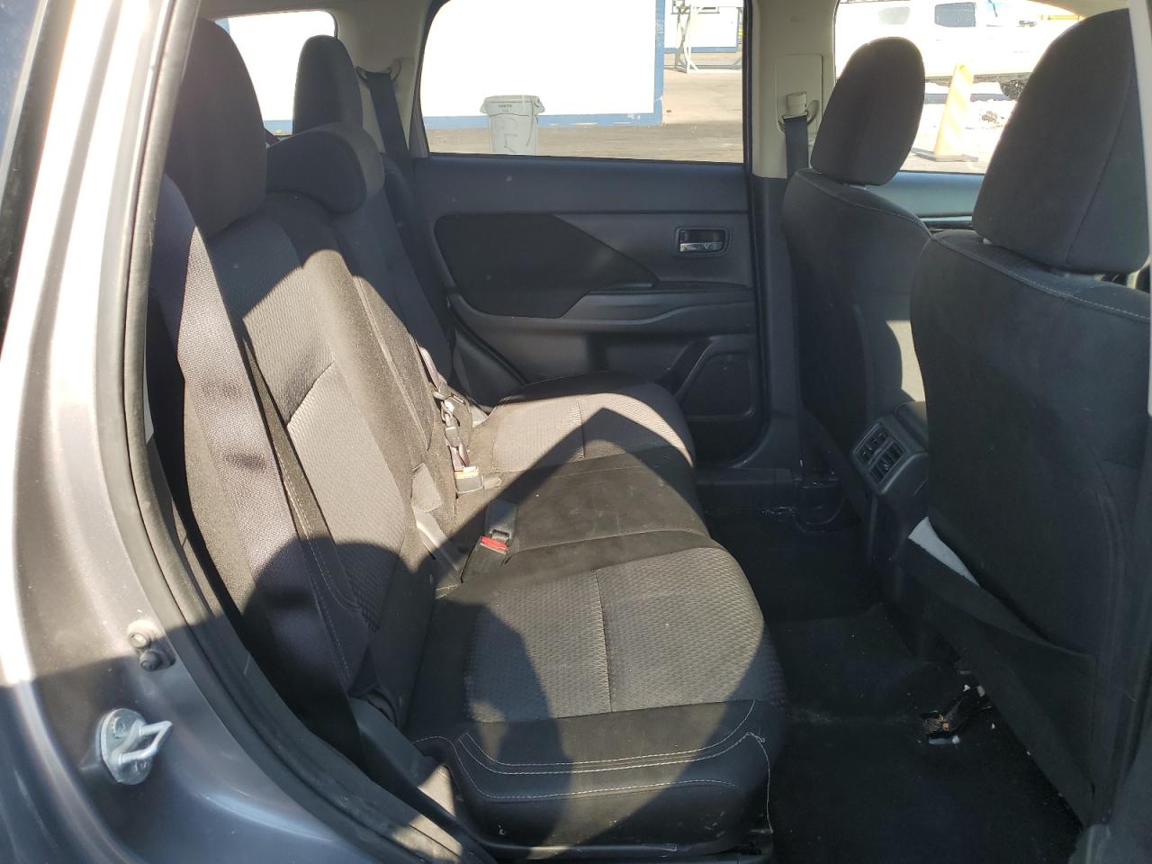 MITSUBISHI OUTLANDER SE