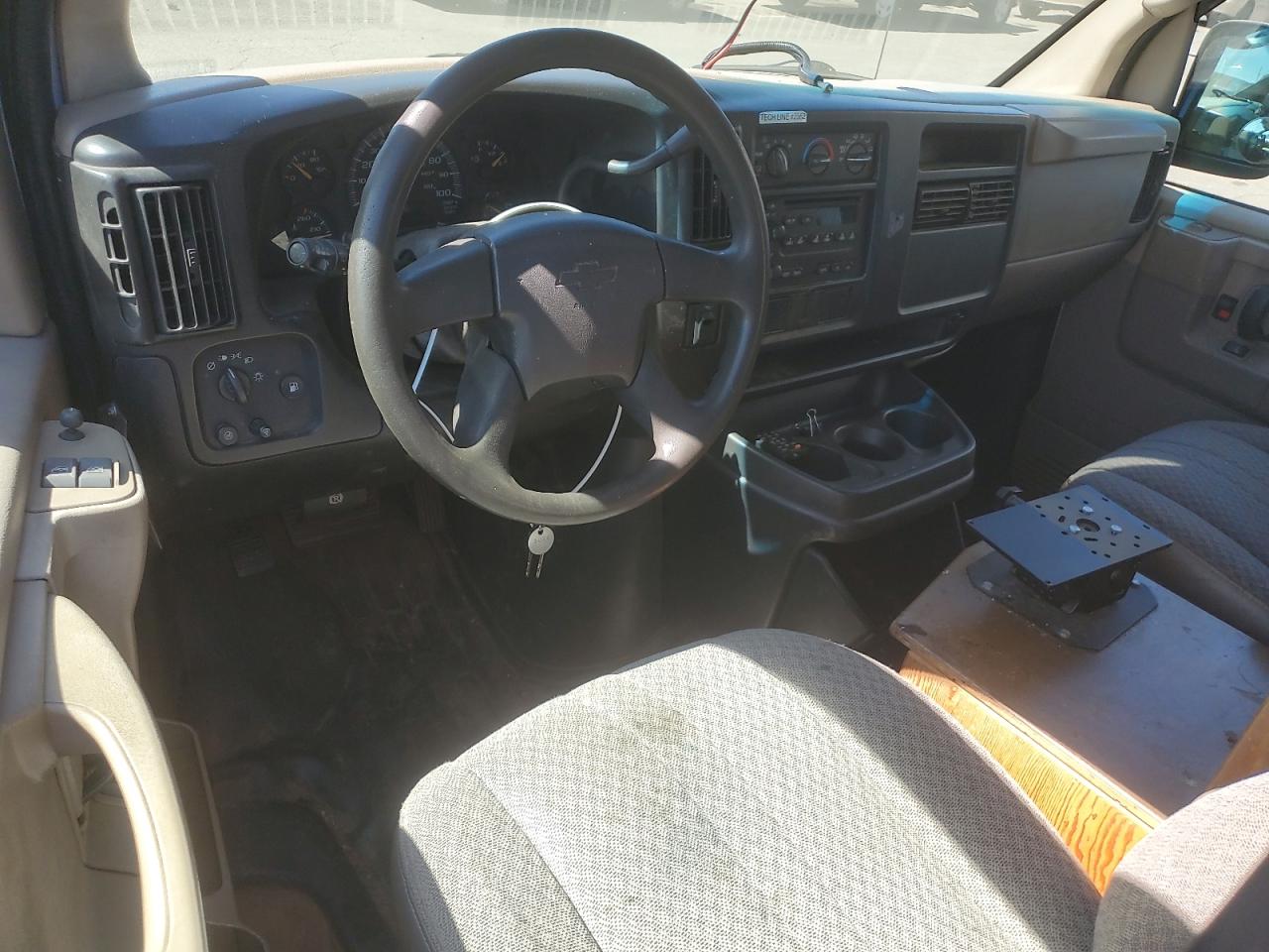 Lot #3210850931 2004 CHEVROLET EXPRESS G2