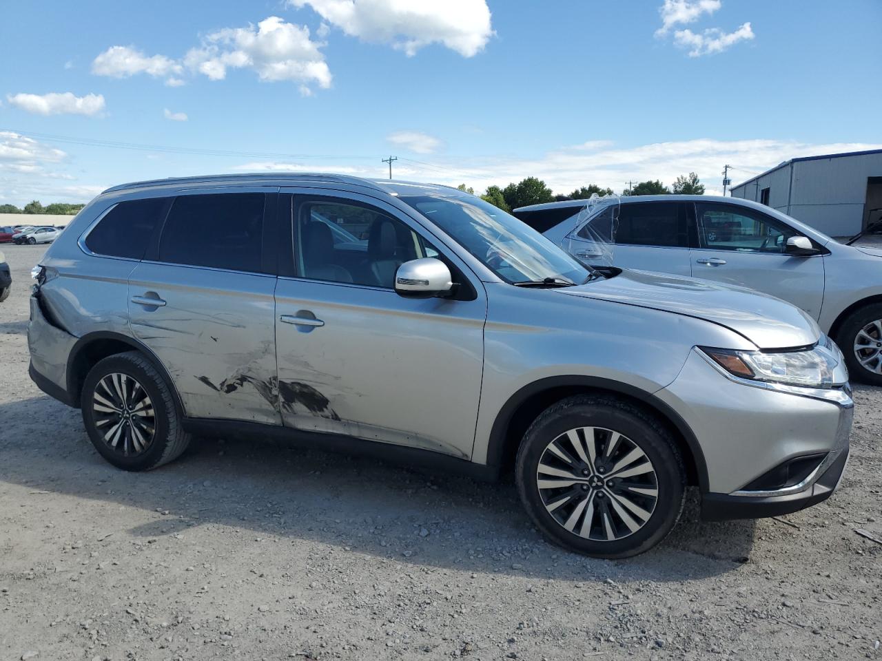 MITSUBISHI OUTLANDER SE