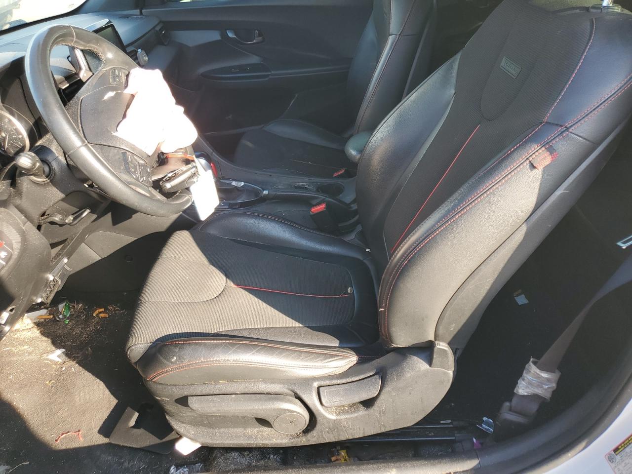 HYUNDAI VELOSTER BASE