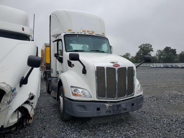 PETERBILT TRACTOR 579 2018 white  diesel 1XPBA48X6JD477359 photo #1