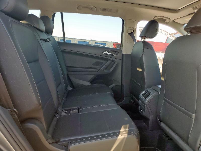 2018 VOLKSWAGEN TIGUAN SE - 3VV3B7AXXJM046981