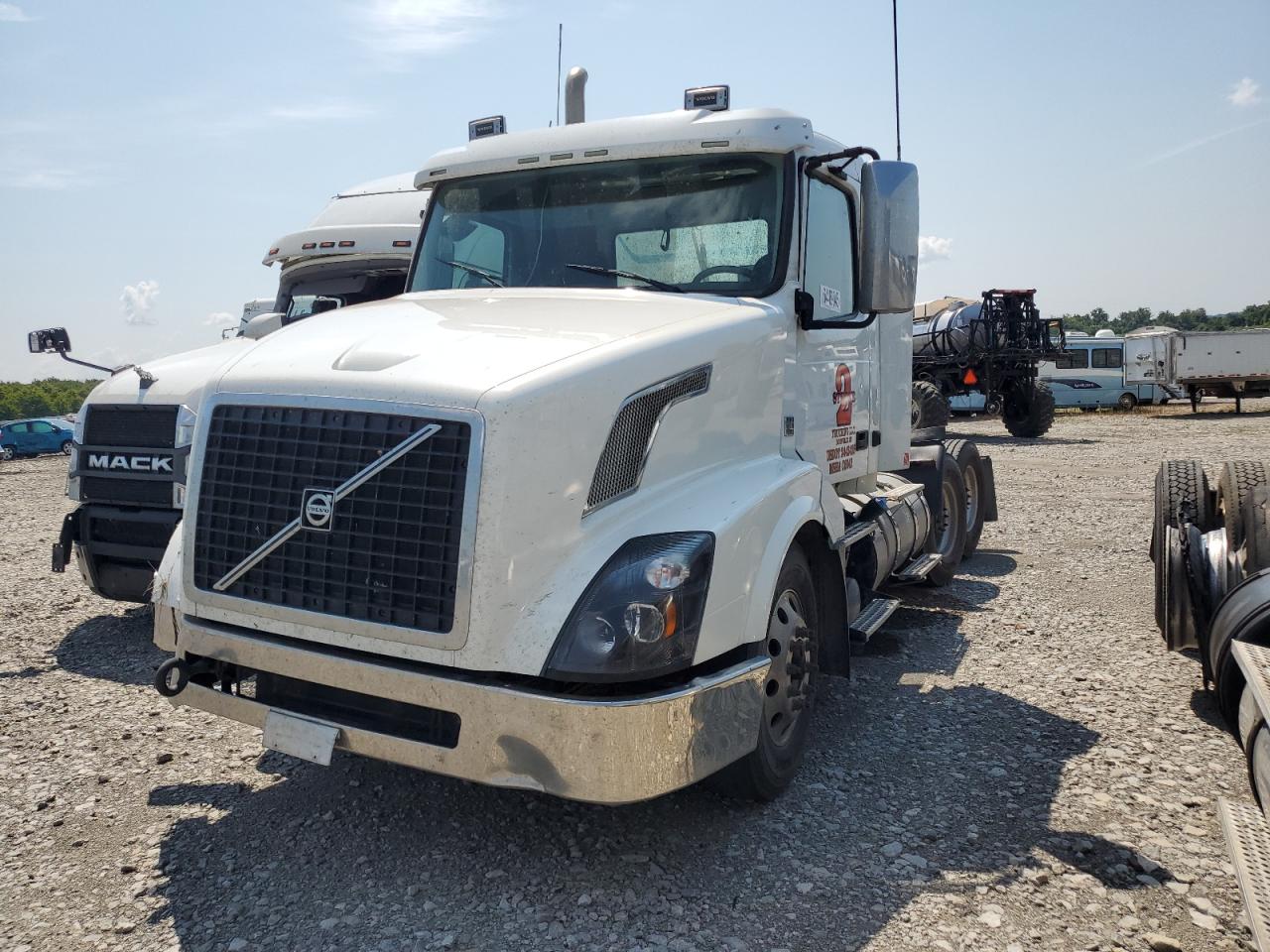 Lot #3261287944 2018 VOLVO VN VNL