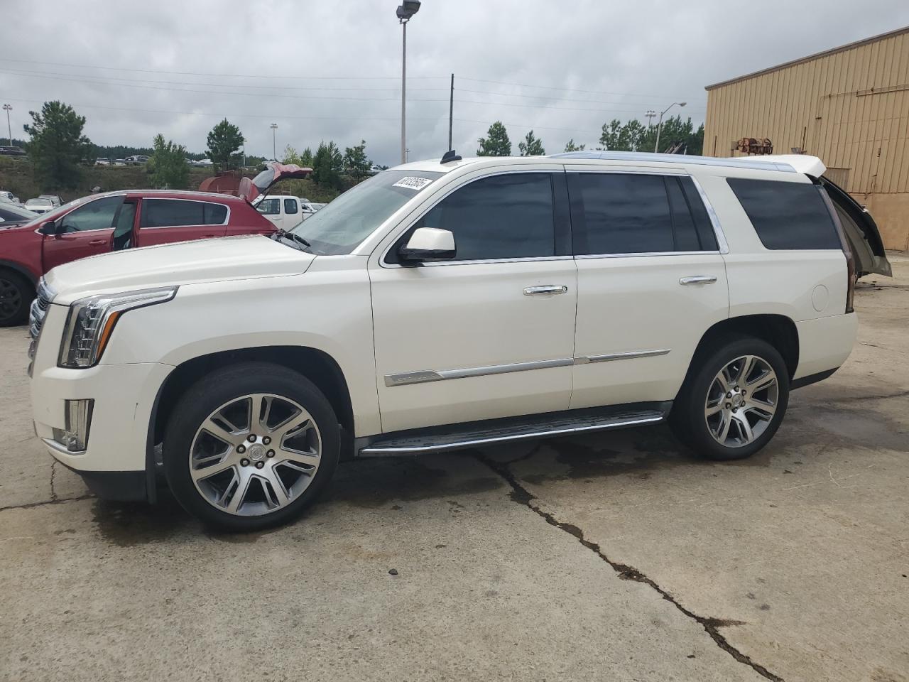 CADILLAC ESCALADE LUXURY