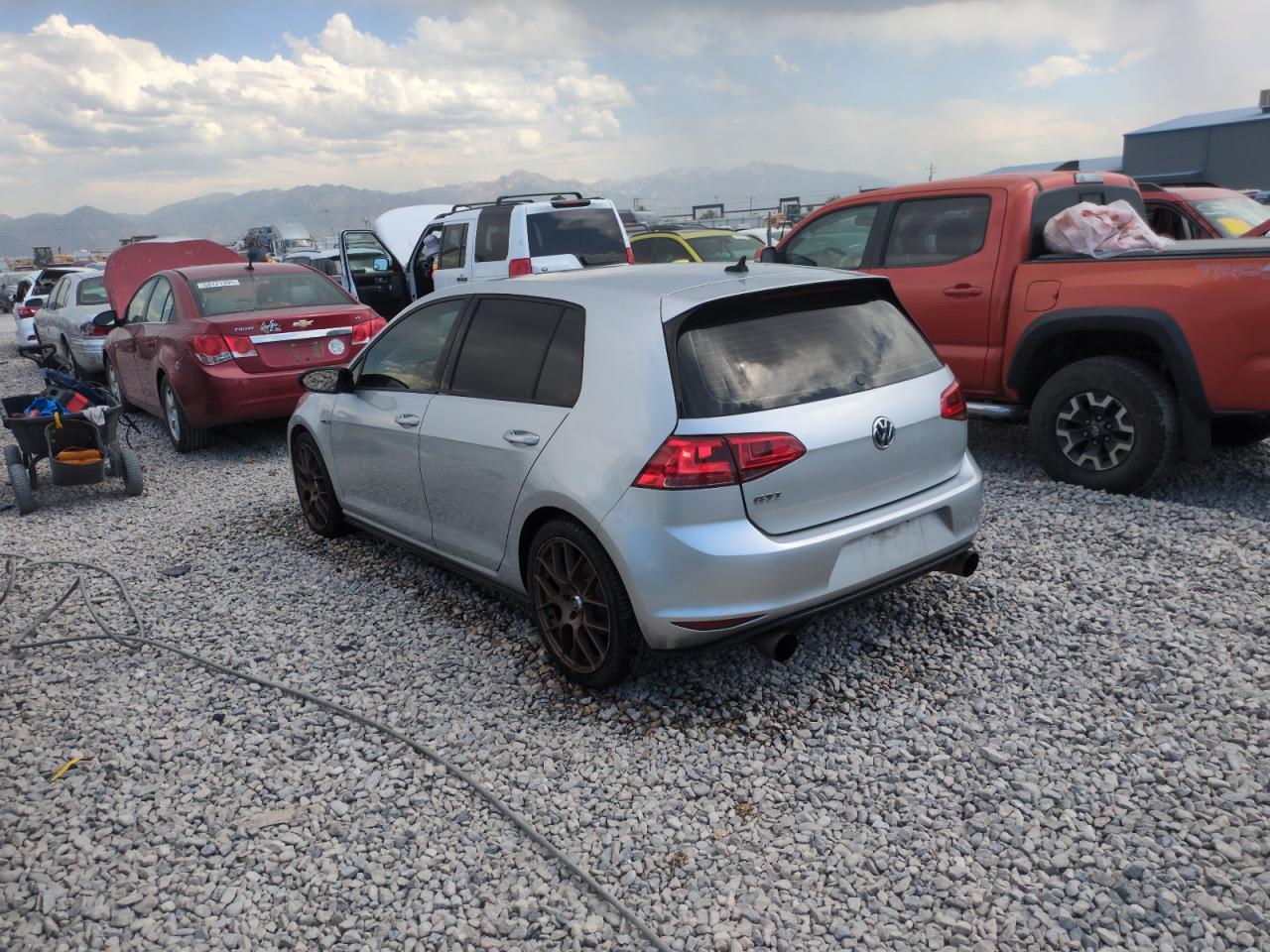 VOLKSWAGEN GOLF GTI S