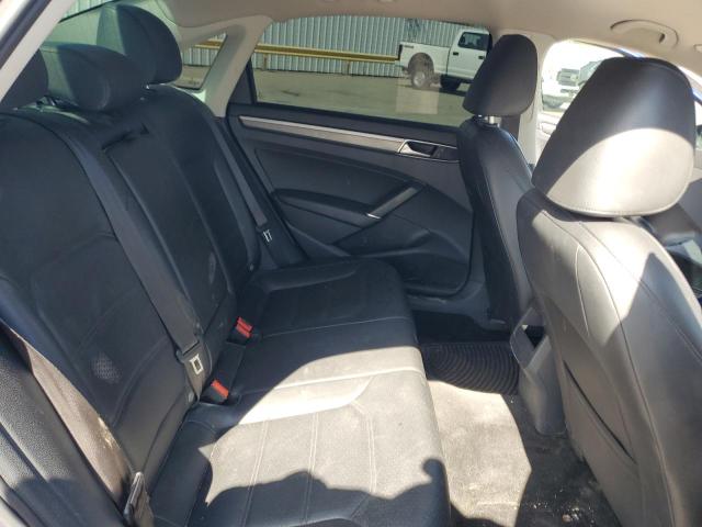 2017 VOLKSWAGEN PASSAT R-L 1VWDT7A36HC014244