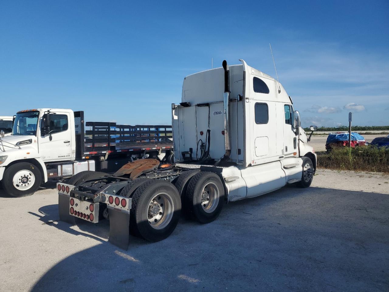 Lot #3315695715 2001 KENWORTH CONSTRUCTI