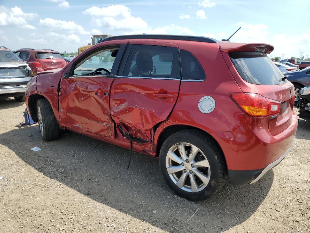 MITSUBISHI OUTLANDER SE