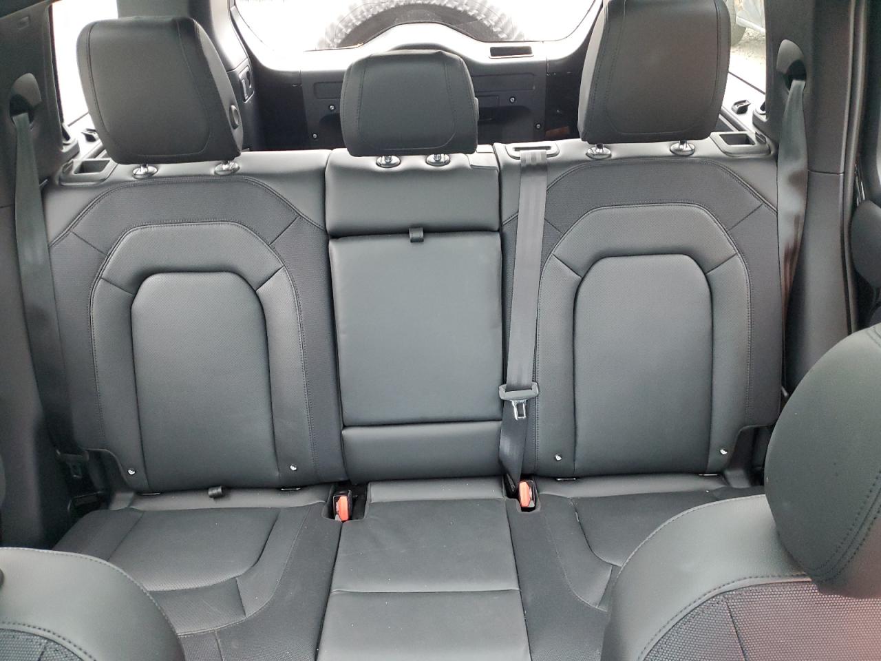 LAND ROVER DEFENDER 110 X-DYNAMIC SE