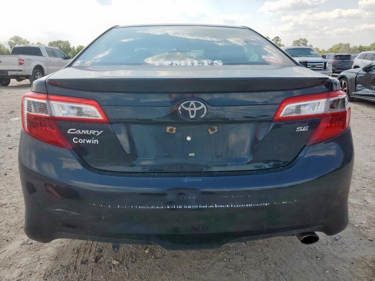 TOYOTA CAMRY BASE