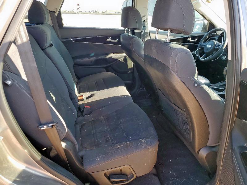 2017 KIA SORENTO LX - 5XYPG4A39HG200651