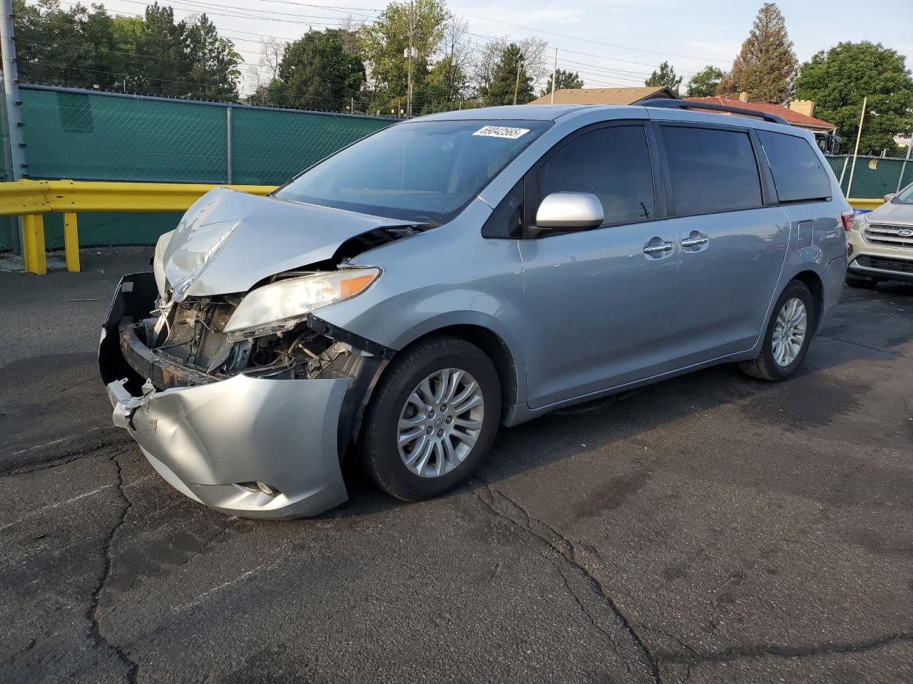 TOYOTA SIENNA XLE