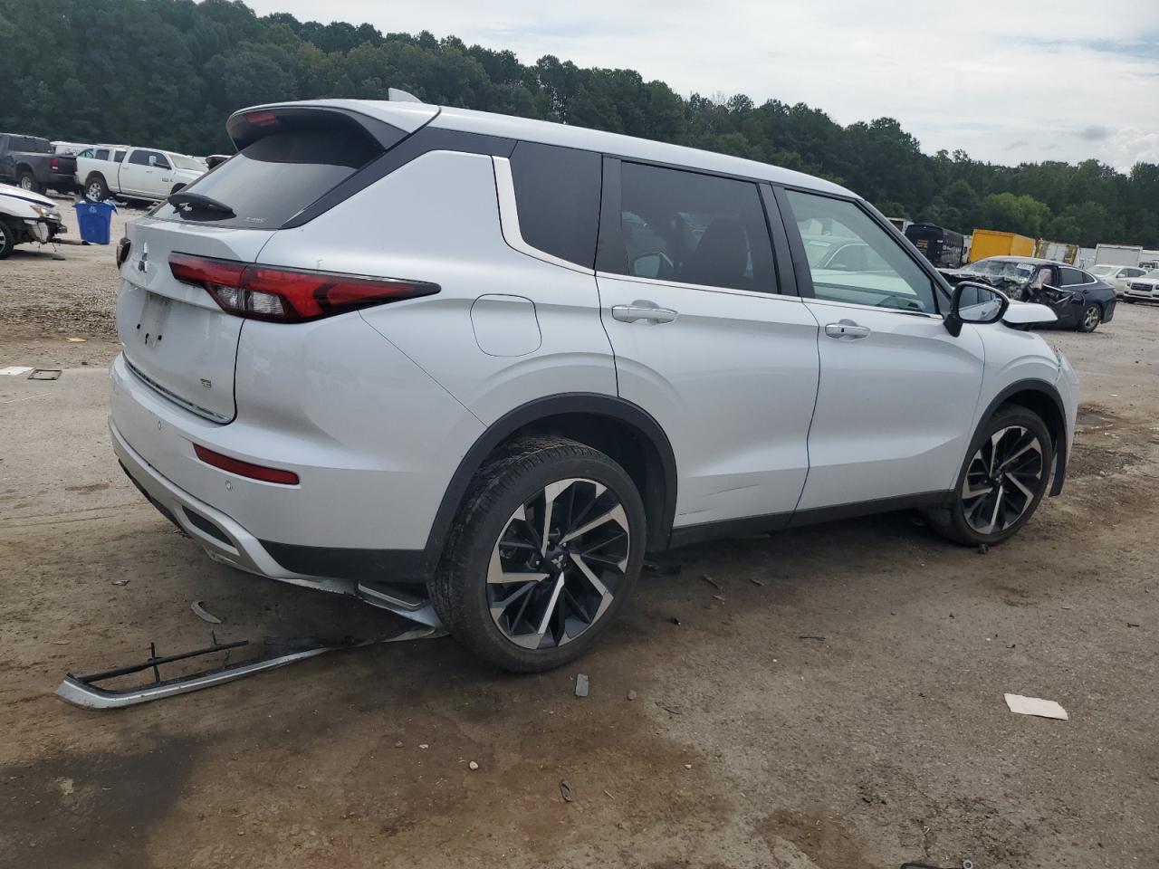 MITSUBISHI OUTLANDER SE