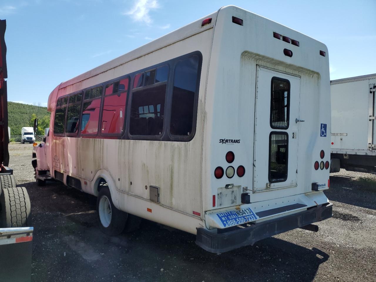Lot #3226763279 2004 CHEVROLET C5500 C5V0