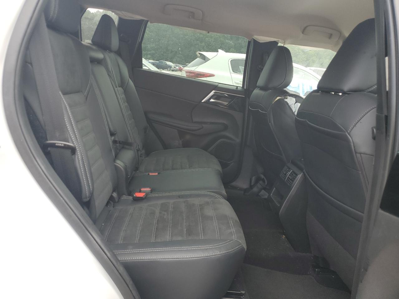 MITSUBISHI OUTLANDER SE