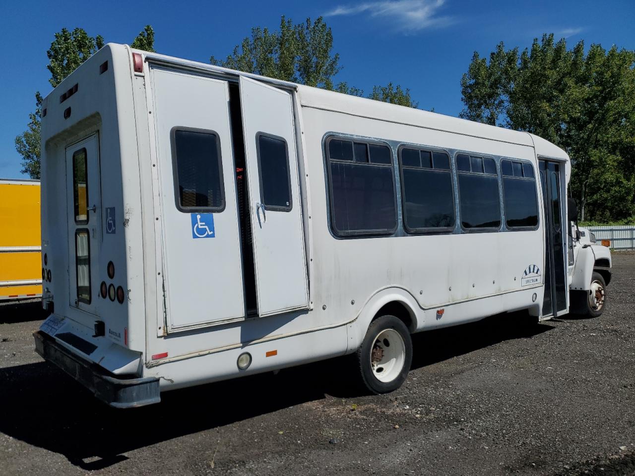 Lot #3226763279 2004 CHEVROLET C5500 C5V0