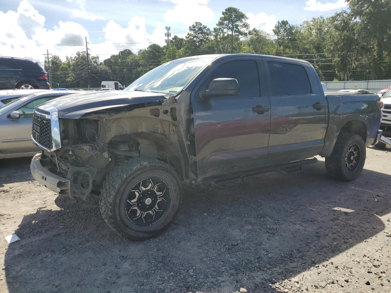 TOYOTA TUNDRA CREWMAX SR5