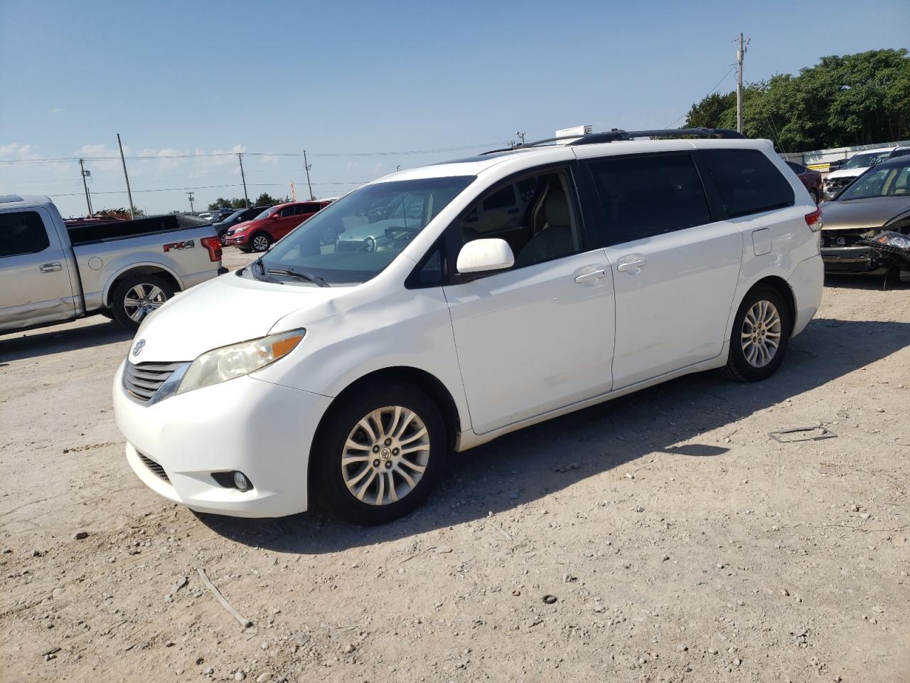 TOYOTA SIENNA XLE