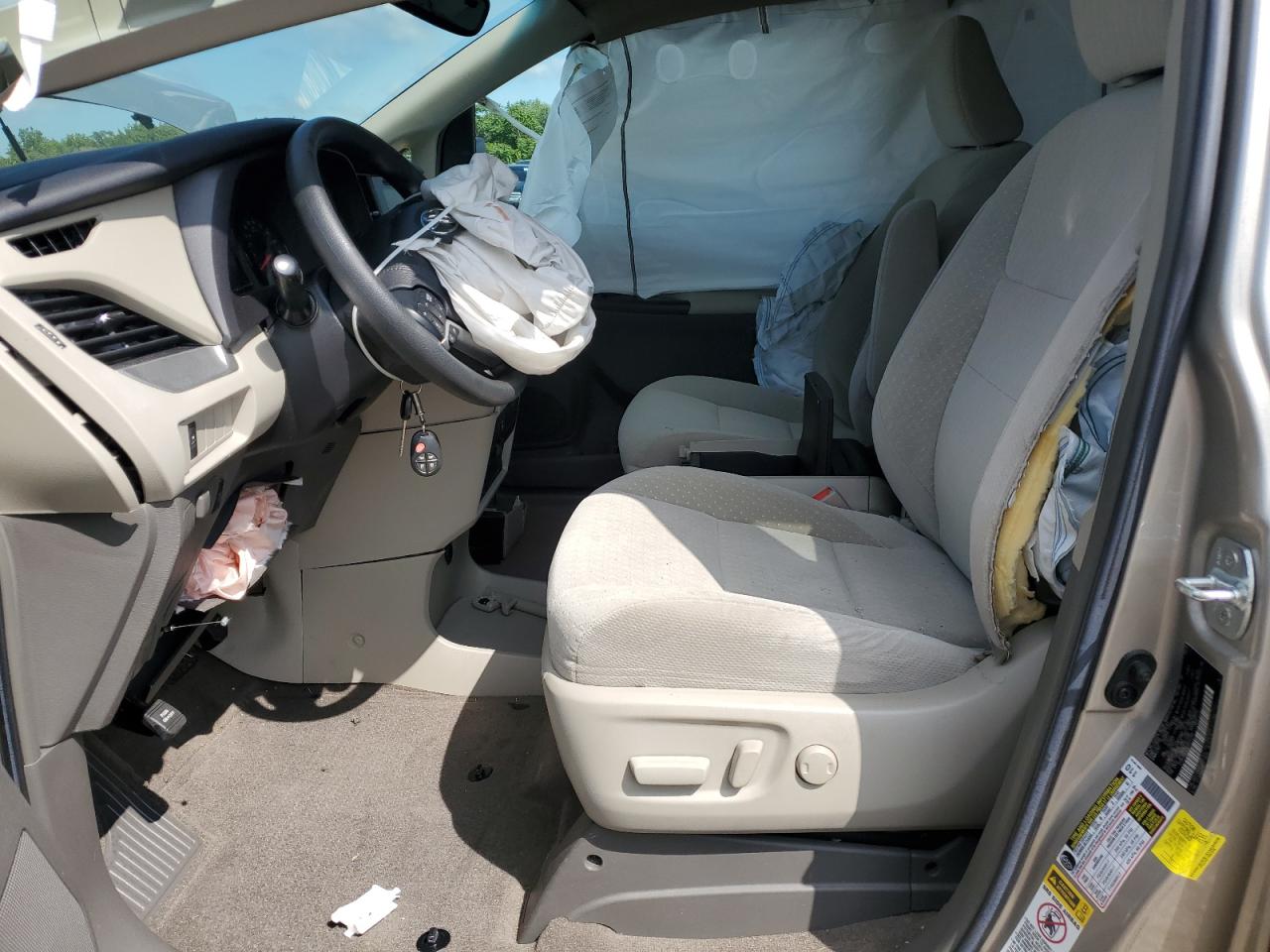 Lot #3282544900 2017 TOYOTA SIENNA LE