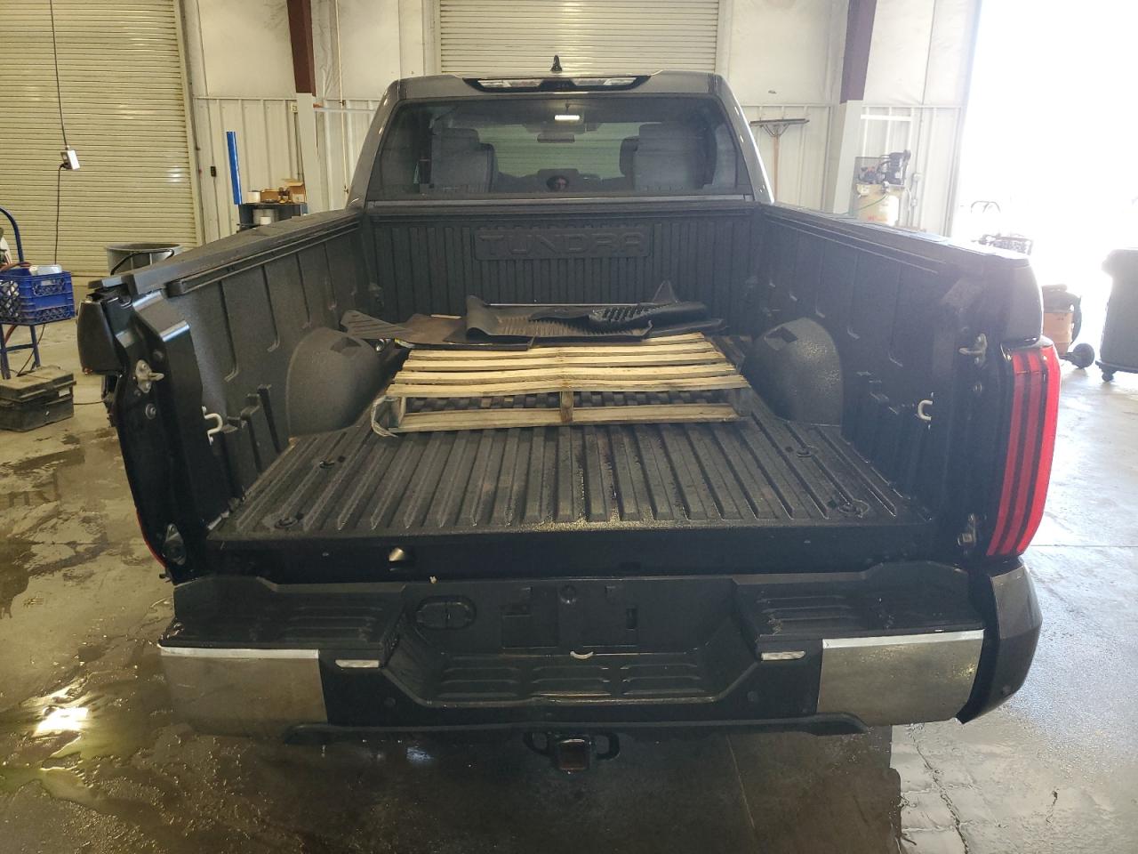 TOYOTA TUNDRA CREWMAX SR5