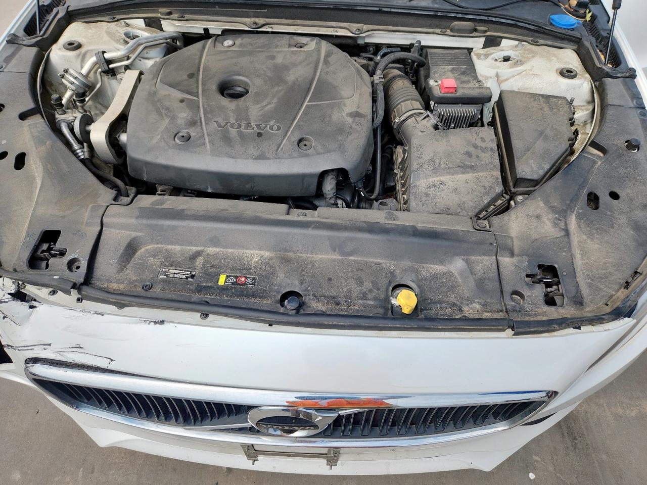 VOLVO S90 T6 MOMENTUM