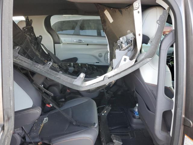 2022 TOYOTA SIENNA XSE 5TDXRKEC5NS105687