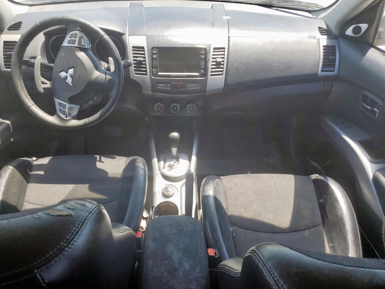 MITSUBISHI OUTLANDER SE