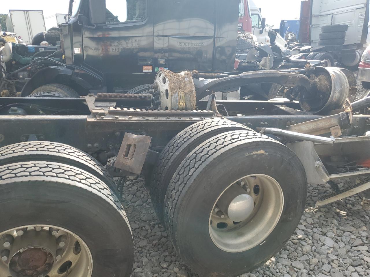 Lot #3315897127 2015 PETERBILT 389